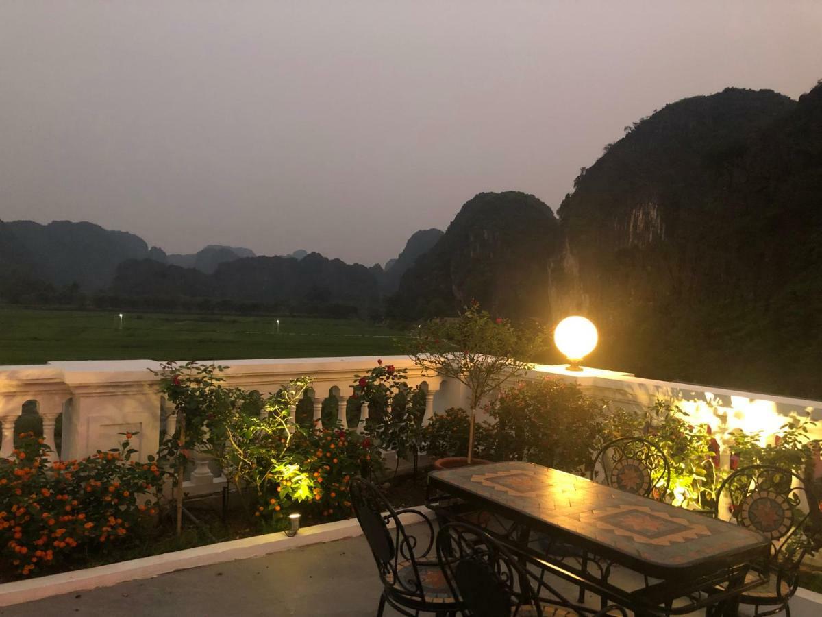 Liberty Hall Tam Coc Hotel & Villa Нин Бин Екстериор снимка