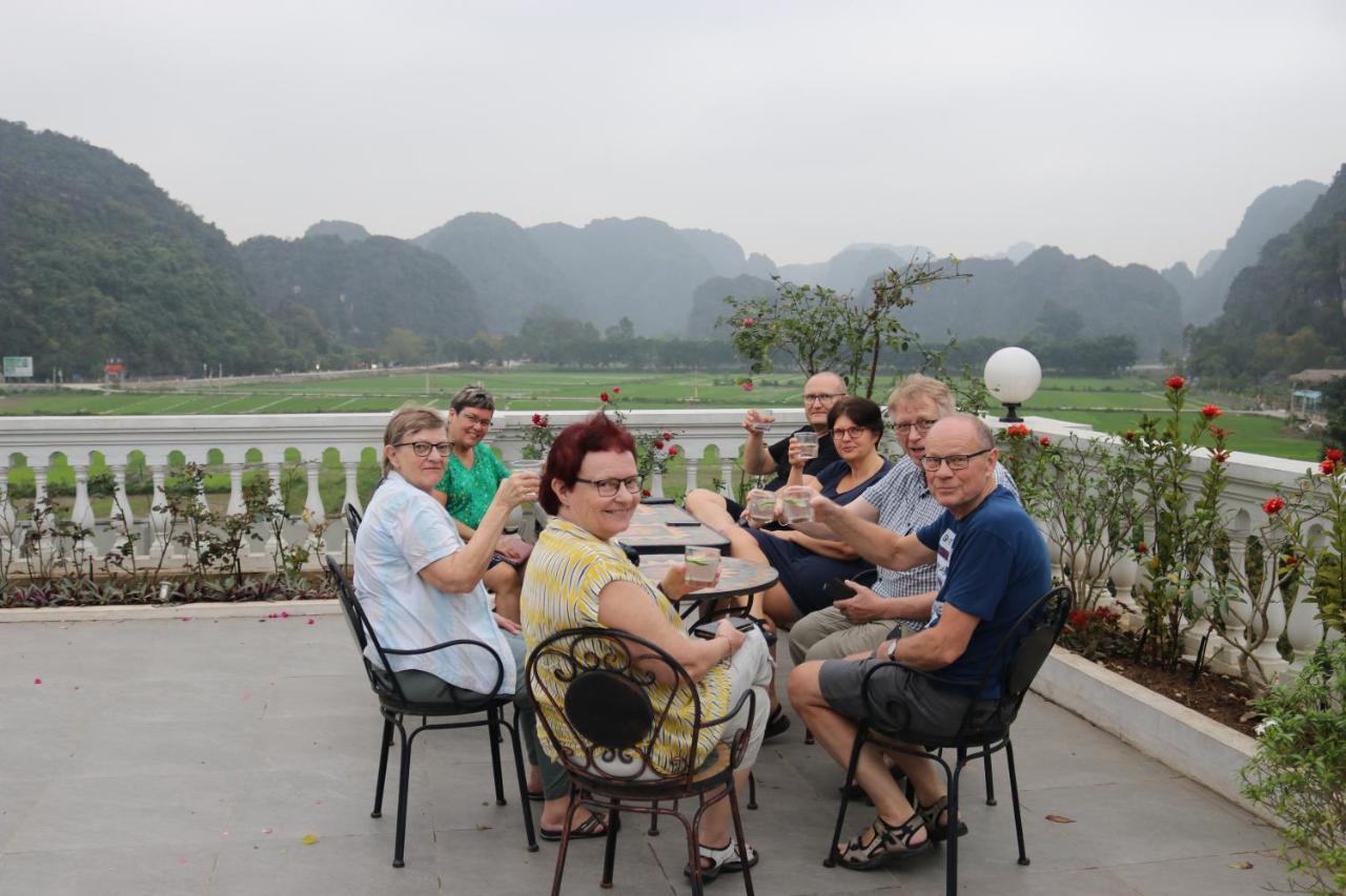 Liberty Hall Tam Coc Hotel & Villa Нин Бин Екстериор снимка